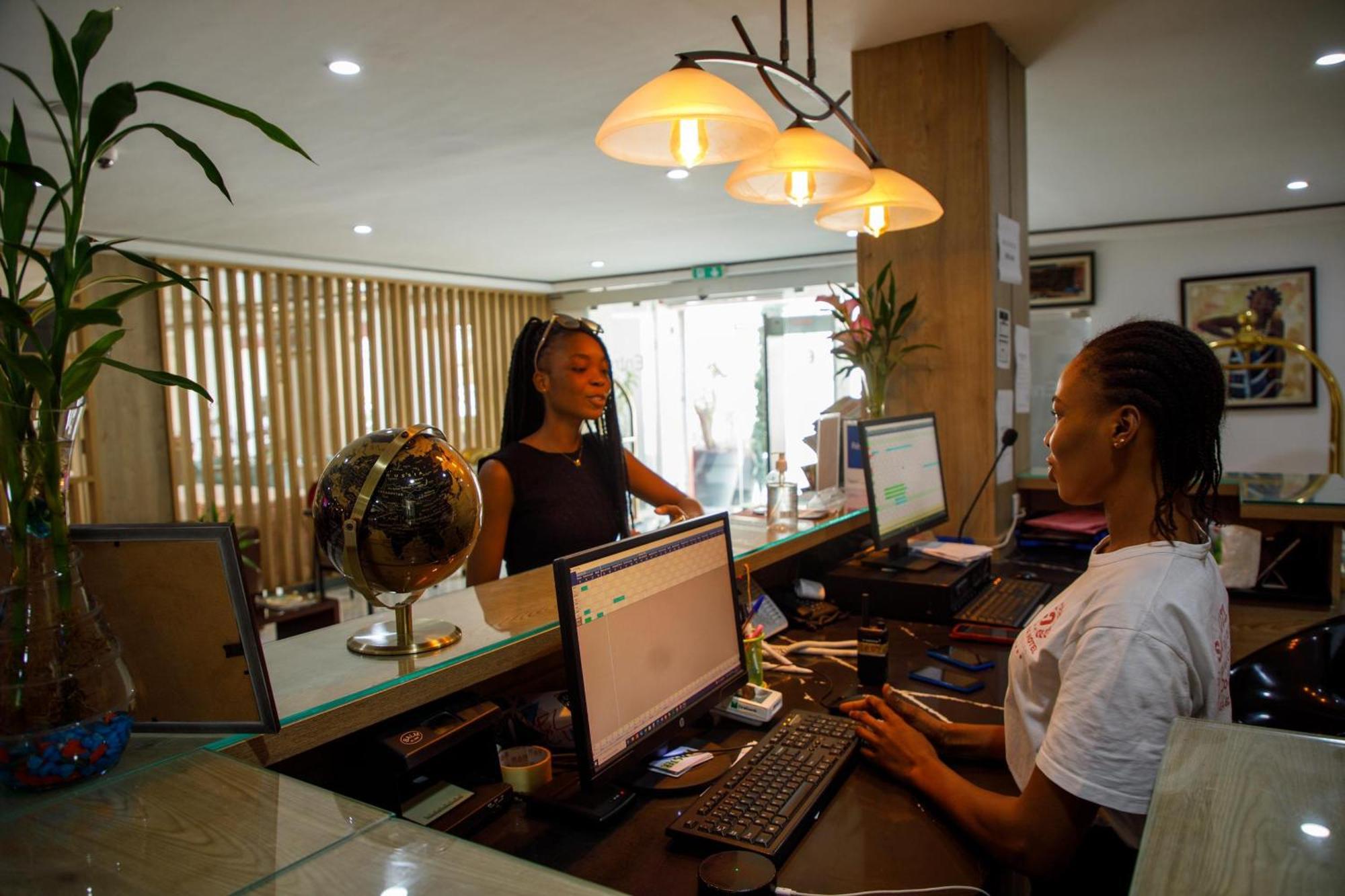 Sana Hotel Abidjan Exterior photo