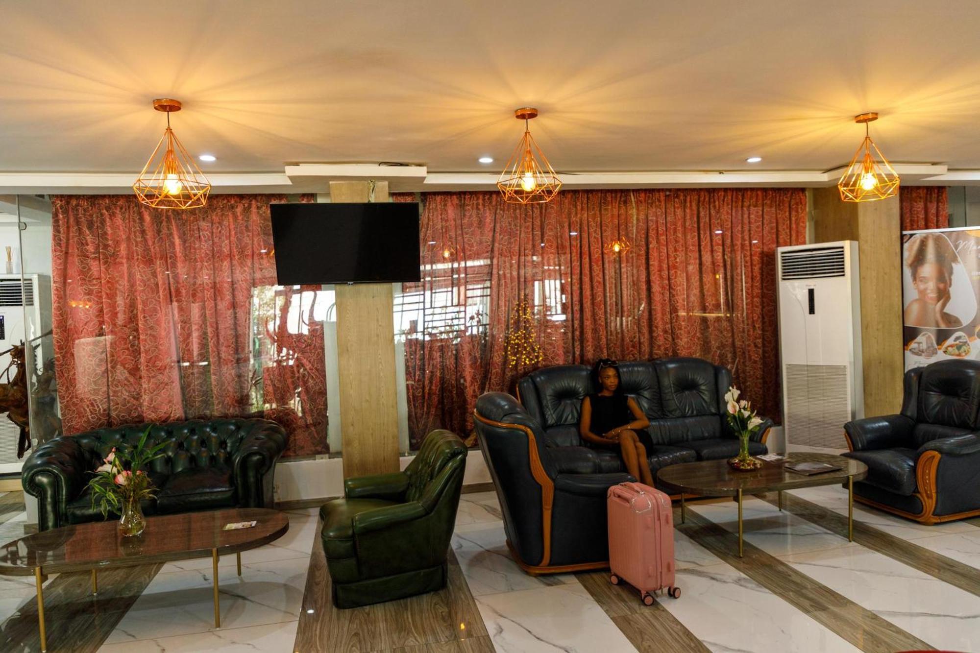Sana Hotel Abidjan Exterior photo