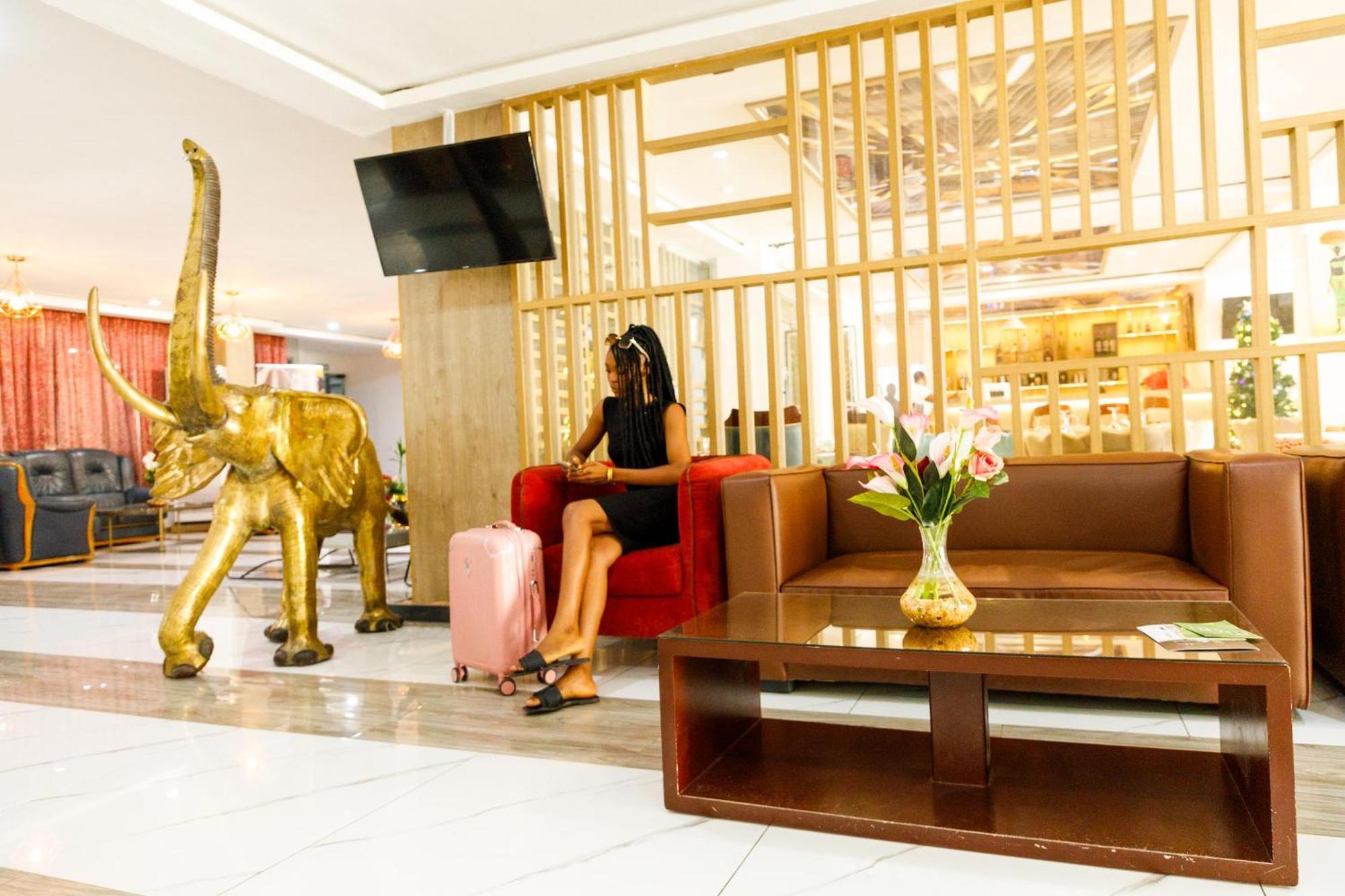 Sana Hotel Abidjan Exterior photo